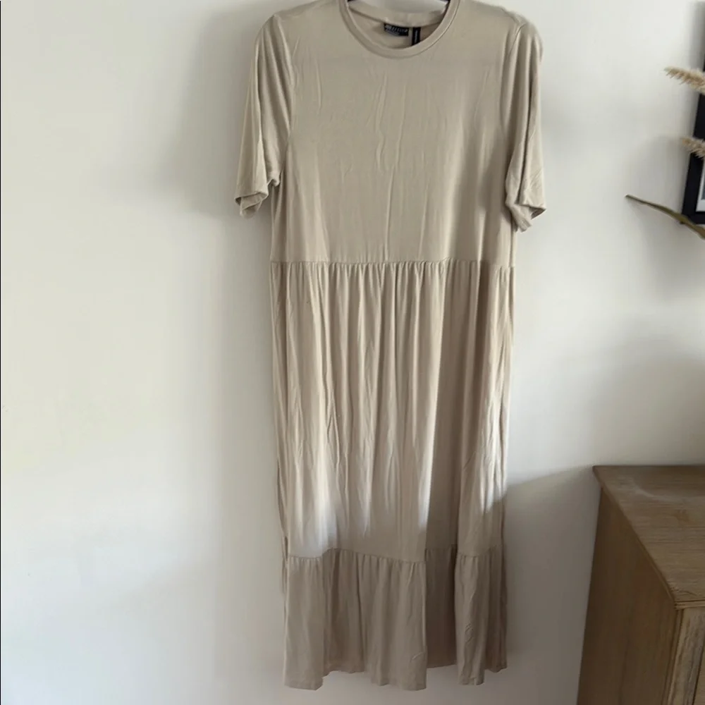 ASOS Design beige tiered maxi dress - Picture 1 of 5